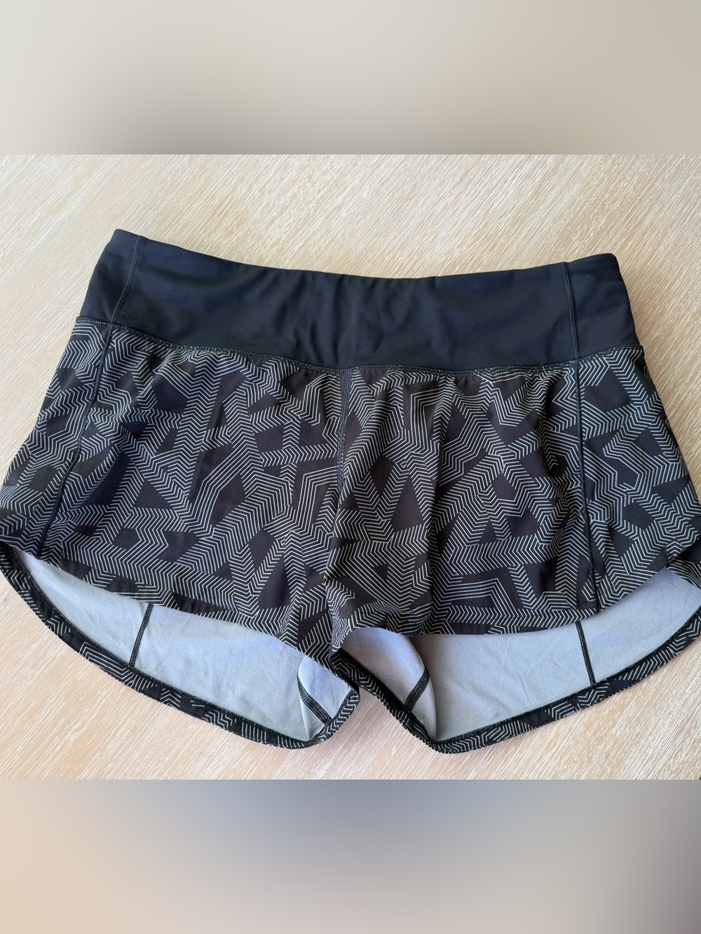 lululemon athletica Speed Up Shorts Black & White Geometric Print Size 8